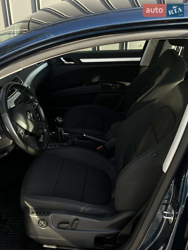 Лифтбек Skoda Superb 2014 в Смыге