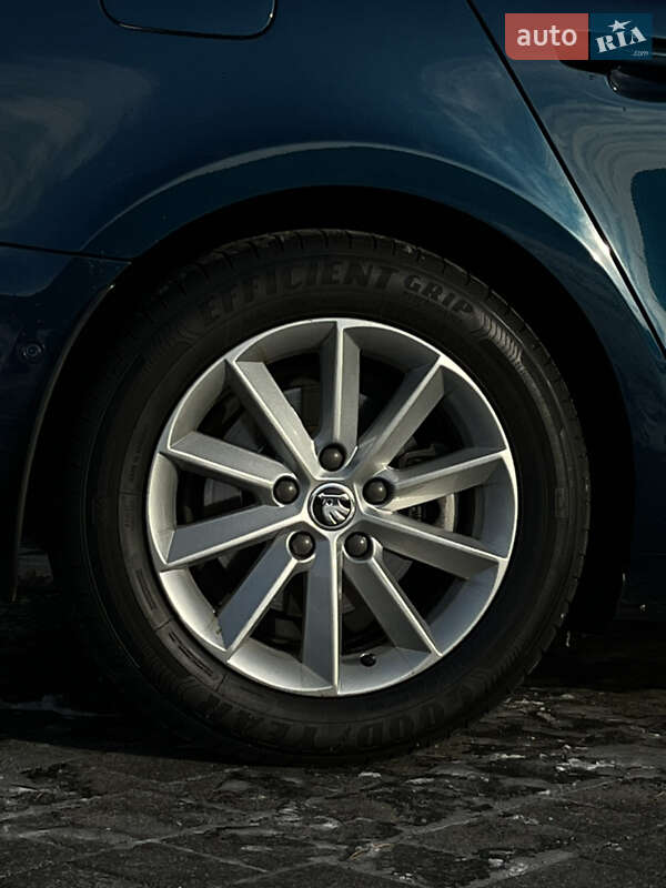 Лифтбек Skoda Superb 2014 в Смыге