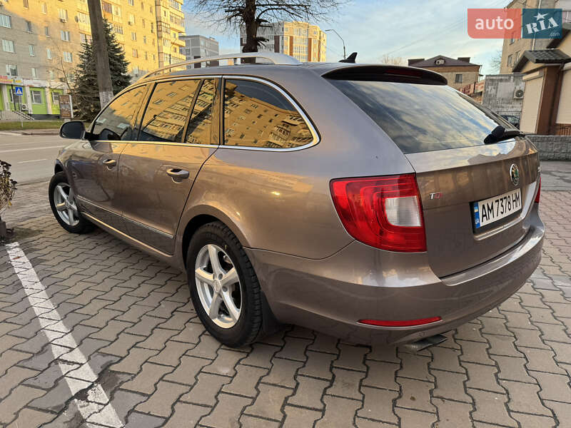 Універсал Skoda Superb 2010 в Звягелі