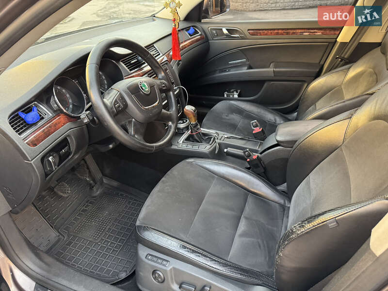 Універсал Skoda Superb 2010 в Звягелі