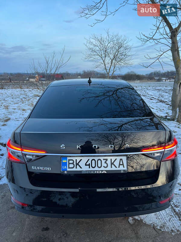 Лифтбек Skoda Superb 2022 в Ровно