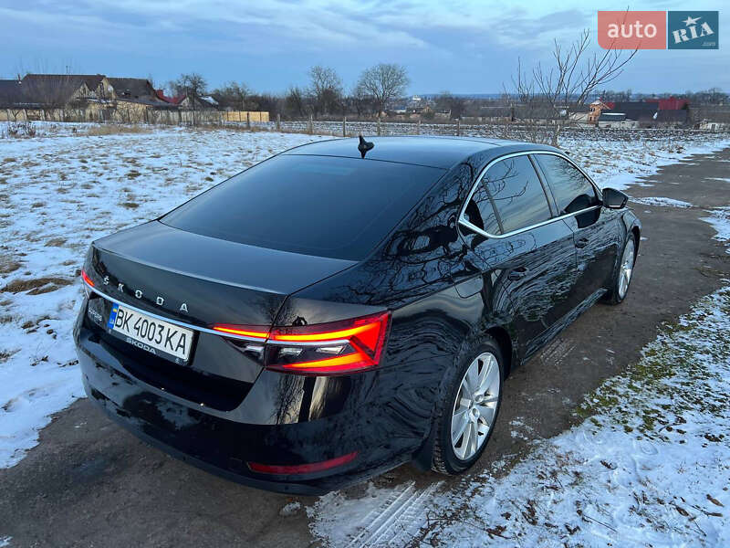 Лифтбек Skoda Superb 2022 в Ровно