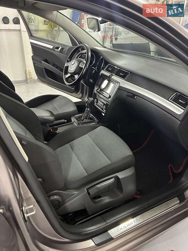 Универсал Skoda Superb 2010 в Жовкве