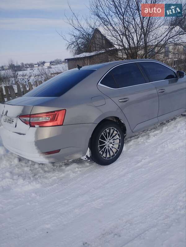 Лифтбек Skoda Superb 2016 в Изяславе