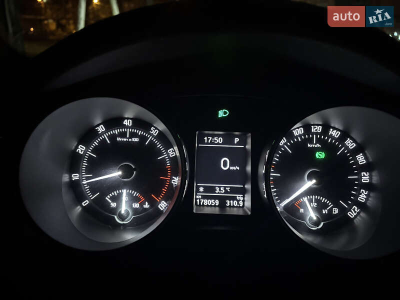 Лифтбек Skoda Superb 2012 в Днепре