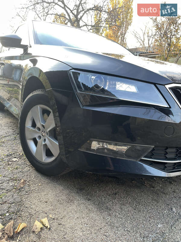 Лифтбек Skoda Superb 2017 в Кропивницком