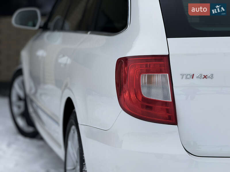 Универсал Skoda Superb 2012 в Радивилове