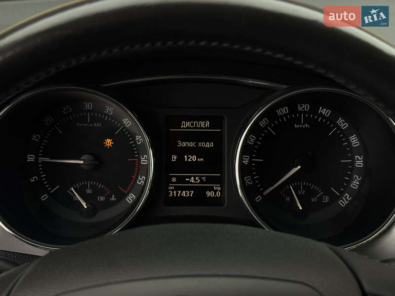 Универсал Skoda Superb 2012 в Радивилове