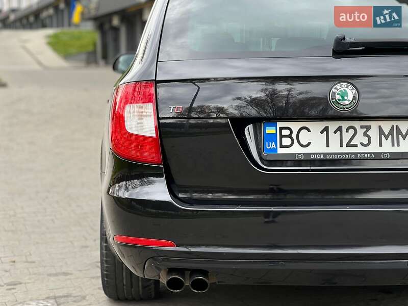 Универсал Skoda Superb 2012 в Новояворовске
