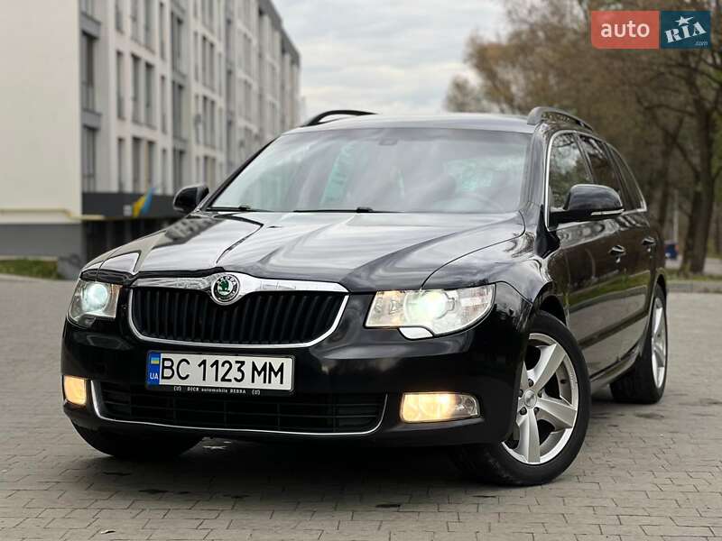 Универсал Skoda Superb 2012 в Новояворовске