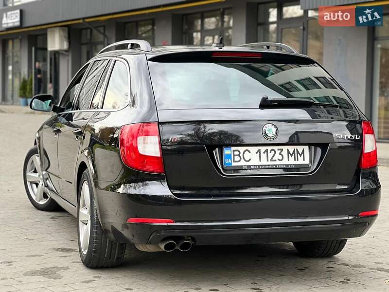 Универсал Skoda Superb 2012 в Новояворовске
