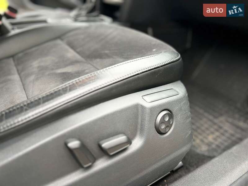 Универсал Skoda Superb 2012 в Новояворовске