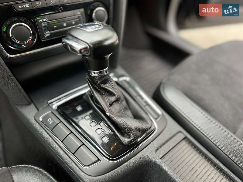 Универсал Skoda Superb 2012 в Новояворовске