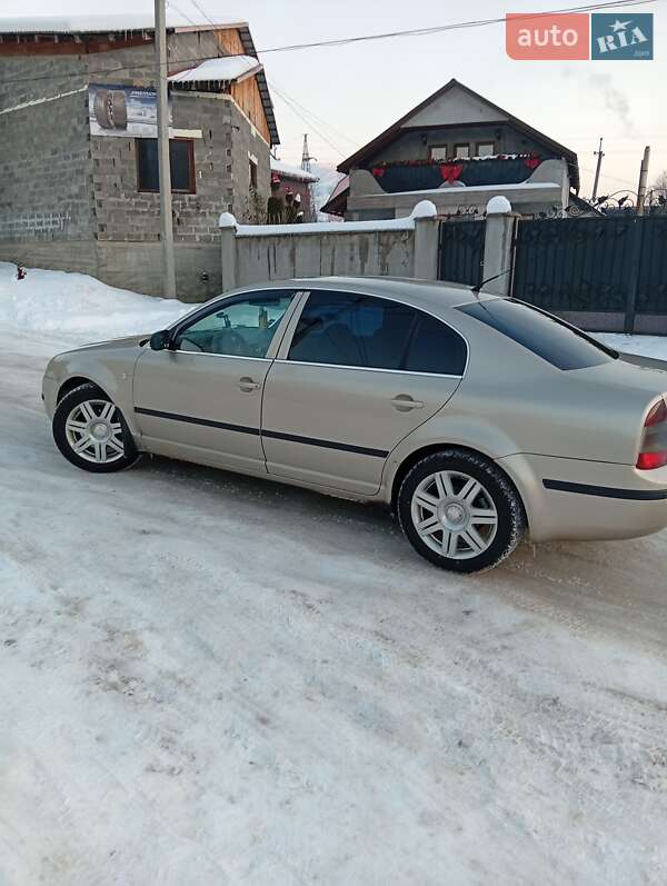 Лифтбек Skoda Superb 2003 в Ужгороде
