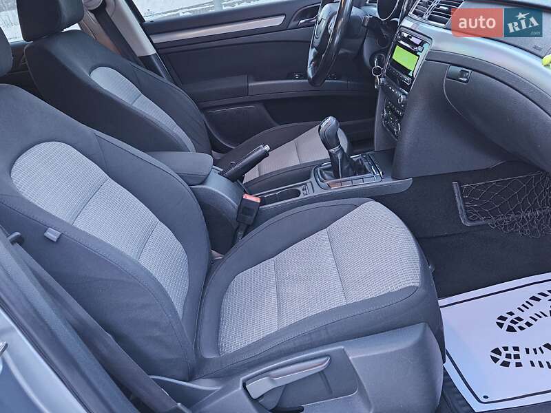 Лифтбек Skoda Superb 2008 в Дрогобыче