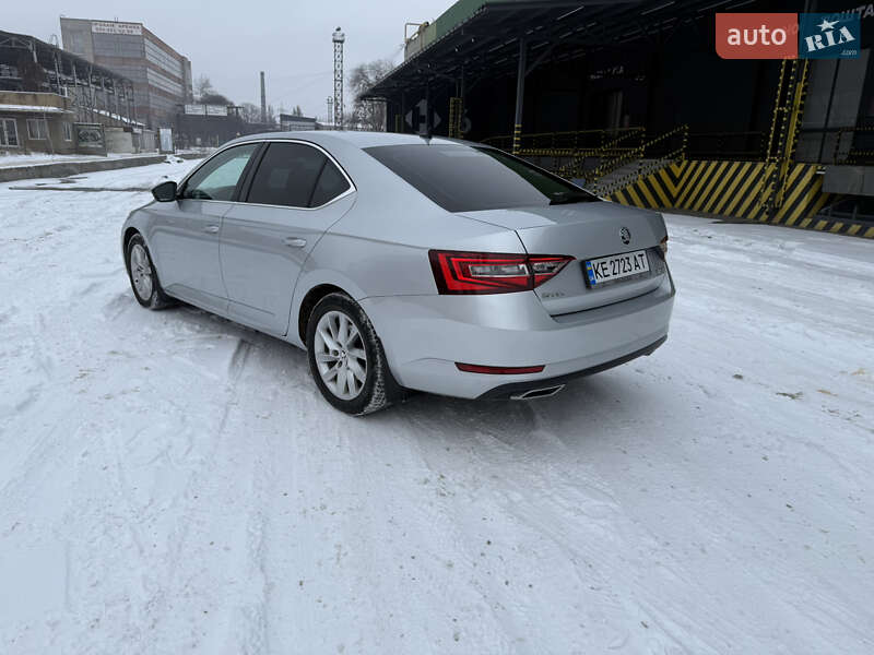 Лифтбек Skoda Superb 2016 в Днепре