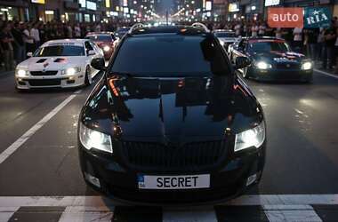 Універсал Skoda Superb 2011 в Звягелі