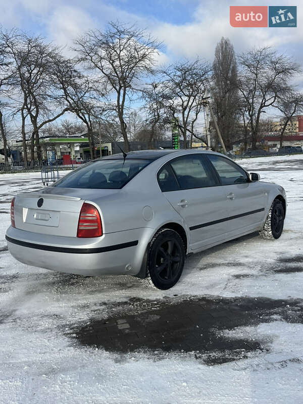 Лифтбек Skoda Superb 2004 в Одессе