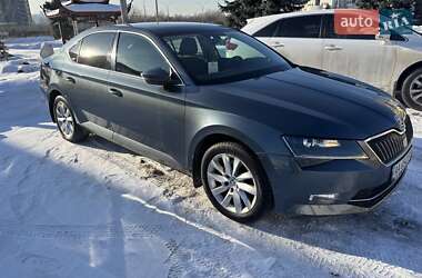 Лифтбек Skoda Superb 2017 в Киеве