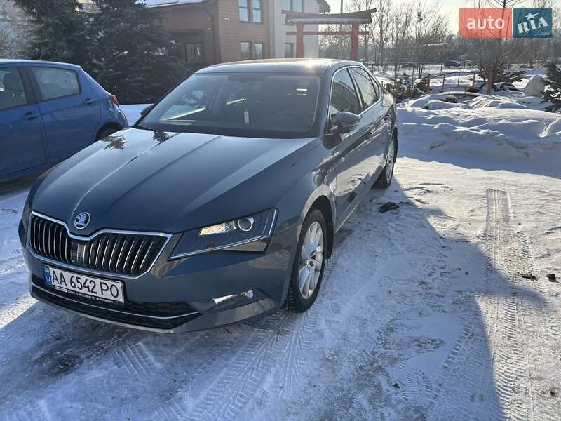 Лифтбек Skoda Superb 2017 в Киеве
