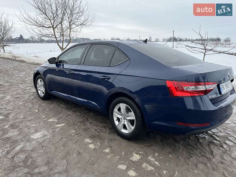 Лифтбек Skoda Superb 2017 в Дубно