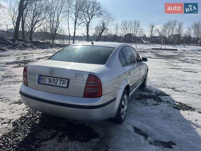 Лифтбек Skoda Superb 2005 в Львове