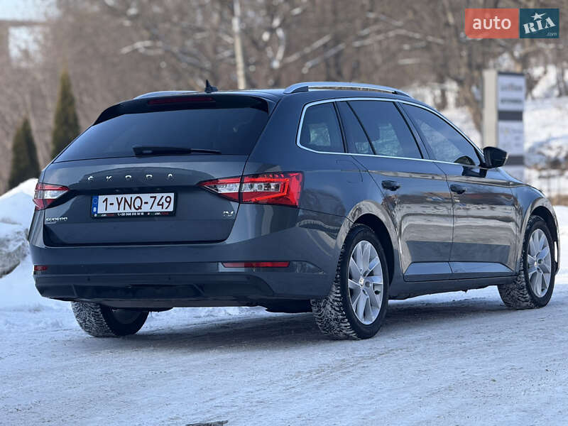 Универсал Skoda Superb 2021 в Ровно