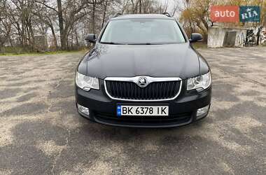 Універсал Skoda Superb 2011 в Дніпрі