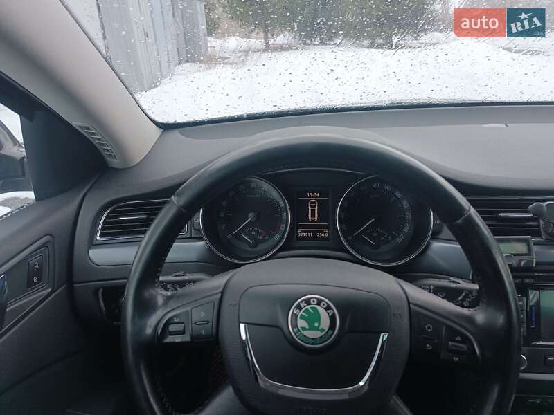 Універсал Skoda Superb 2012 в Черняхові