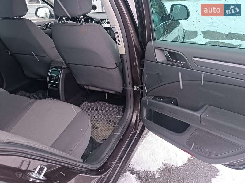 Універсал Skoda Superb 2012 в Черняхові