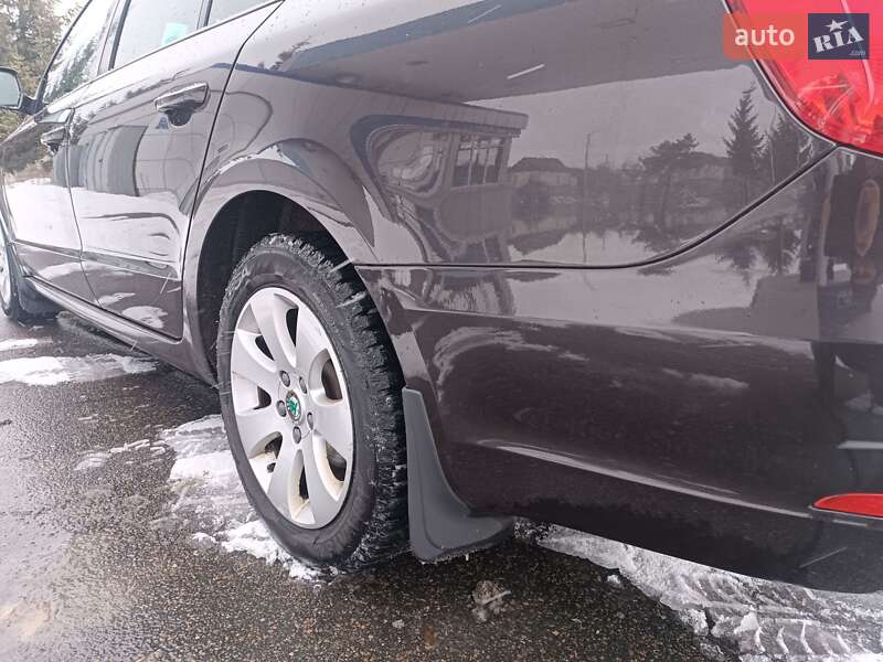 Універсал Skoda Superb 2012 в Черняхові