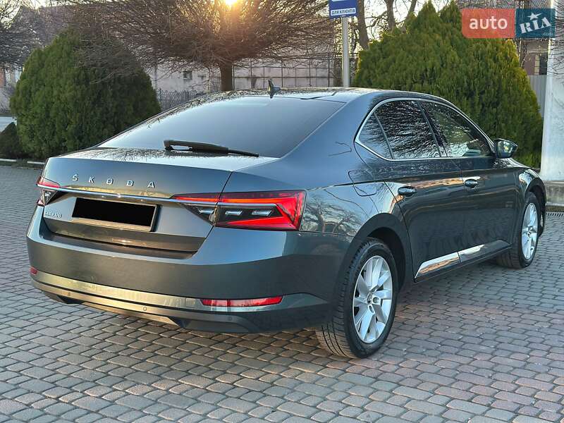 Лифтбек Skoda Superb 2019 в Ужгороде
