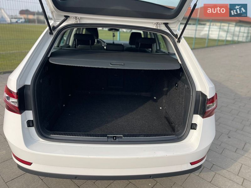 Універсал Skoda Superb 2016 в Ужгороді