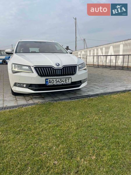 Універсал Skoda Superb 2016 в Ужгороді