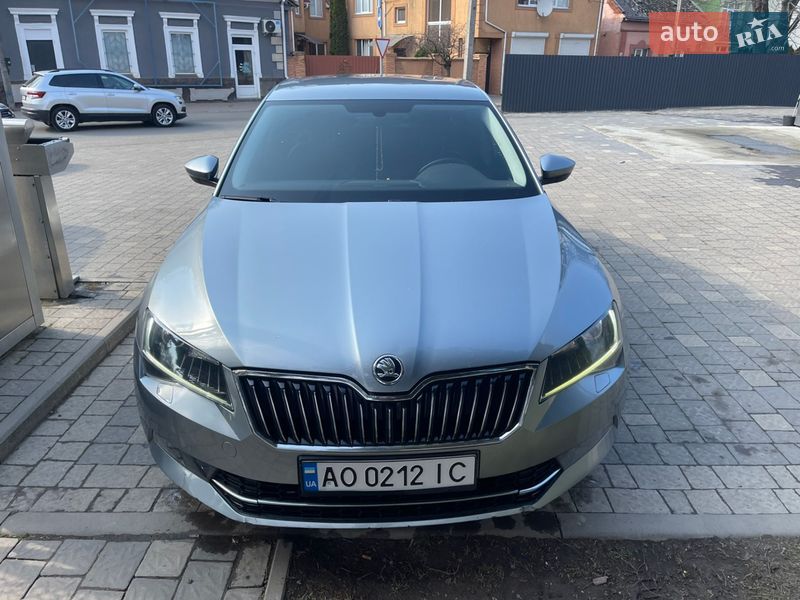 Лифтбек Skoda Superb 2017 в Ужгороде