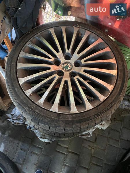 Лифтбек Skoda Superb 2013 в Львове