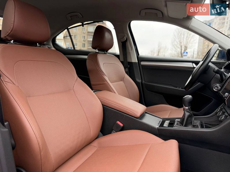 Лифтбек Skoda Superb 2015 в Кривом Роге