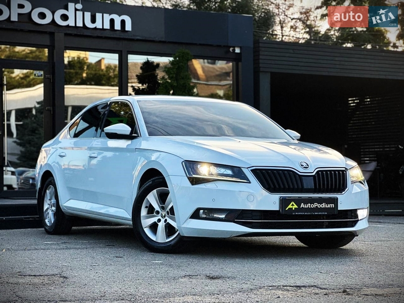 Лифтбек Skoda Superb 2019 в Киеве