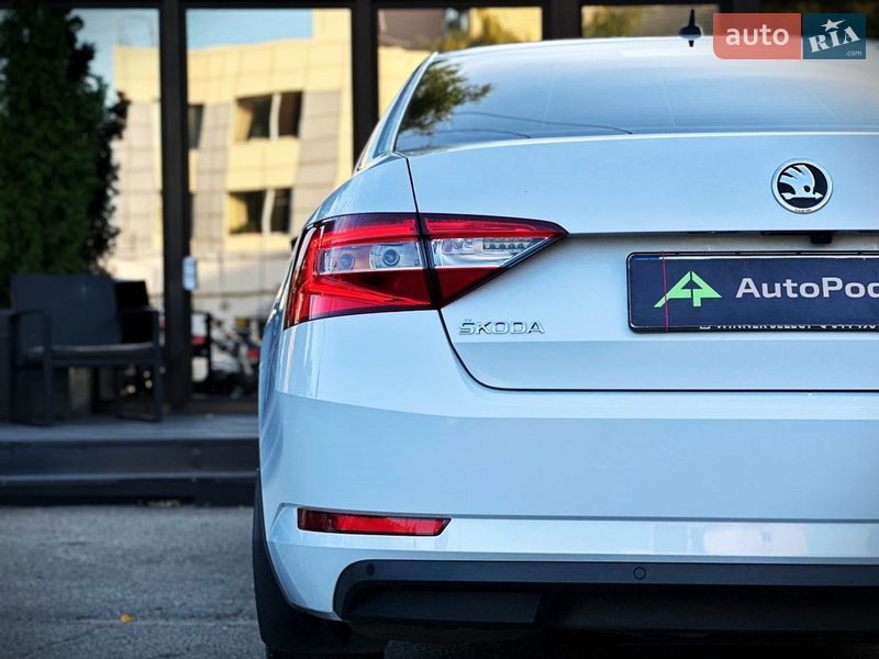 Лифтбек Skoda Superb 2019 в Киеве