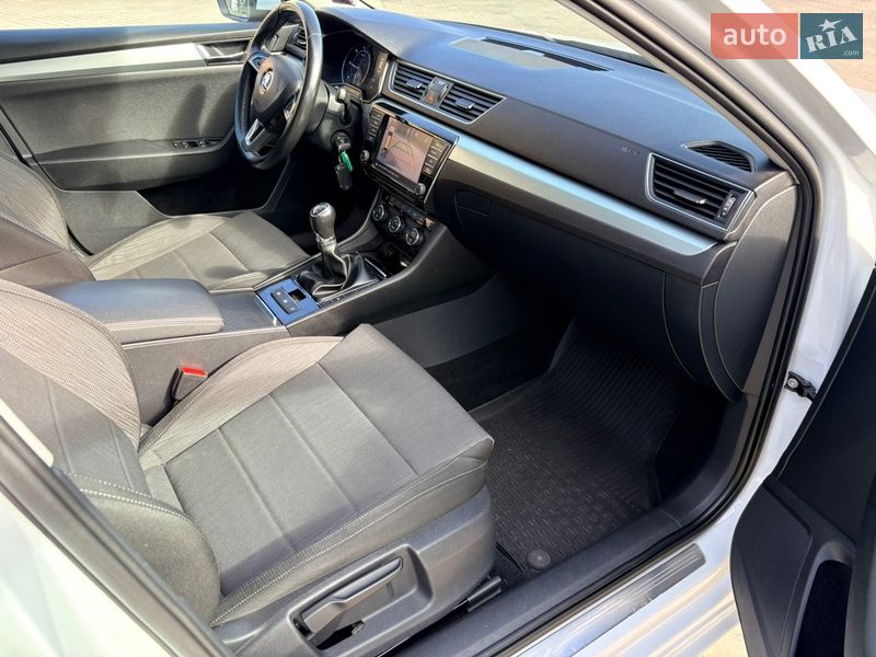 Универсал Skoda Superb 2017 в Нововолынске