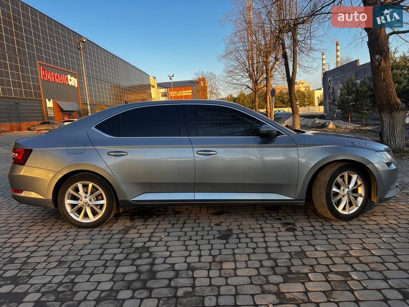 Лифтбек Skoda Superb 2016 в Луцке
