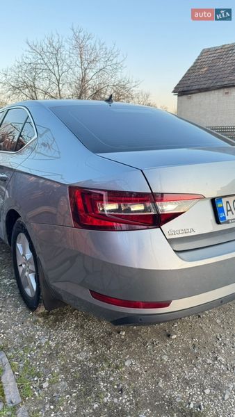 Лифтбек Skoda Superb 2015 в Мукачево