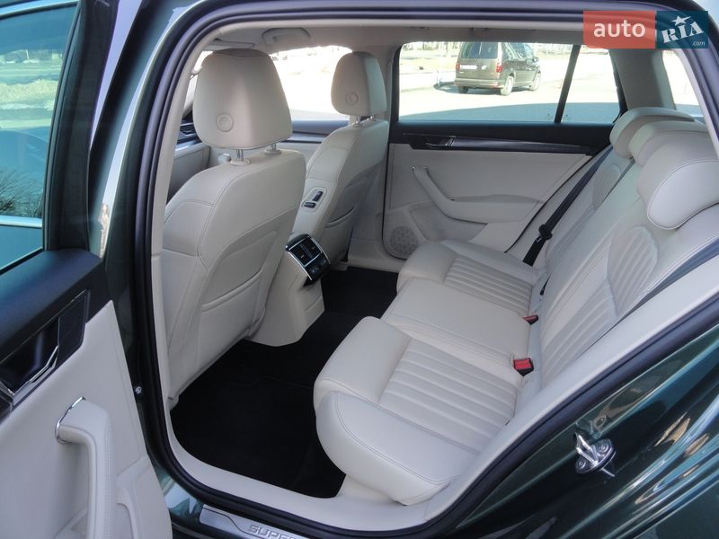 Універсал Skoda Superb 2020 в Луцьку