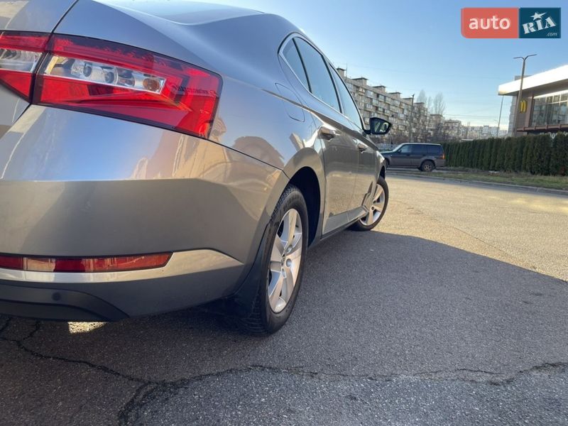Лифтбек Skoda Superb 2019 в Киеве