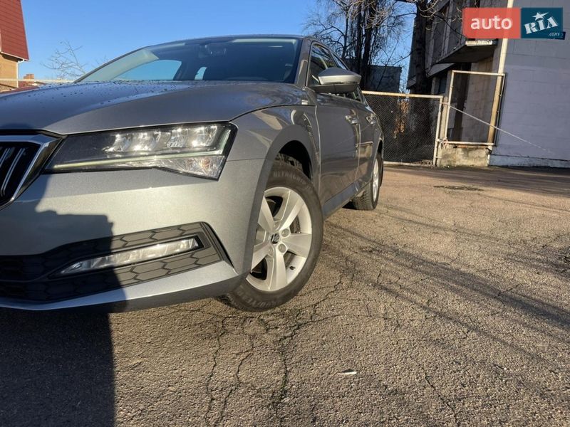 Лифтбек Skoda Superb 2019 в Киеве