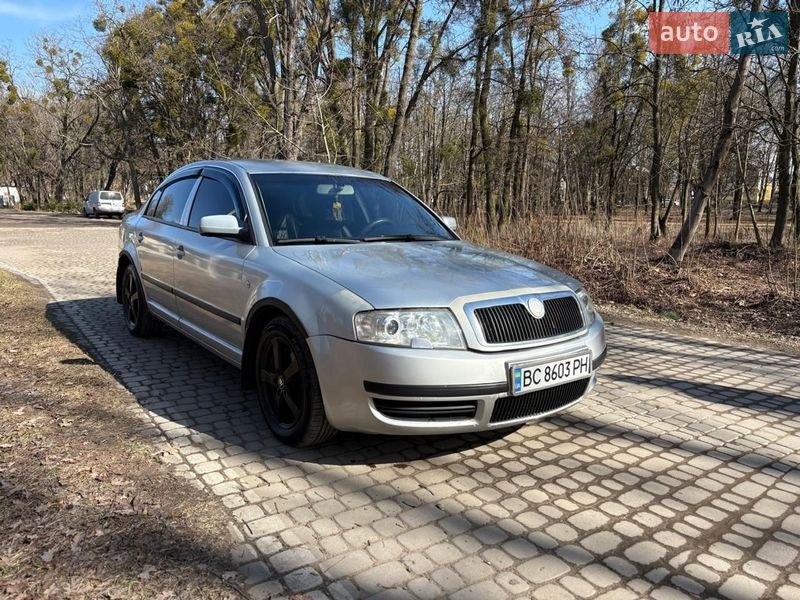 Лифтбек Skoda Superb 2003 в Жовкве