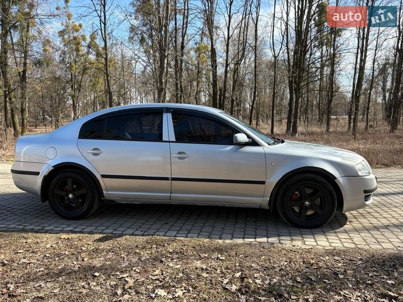 Лифтбек Skoda Superb 2003 в Жовкве