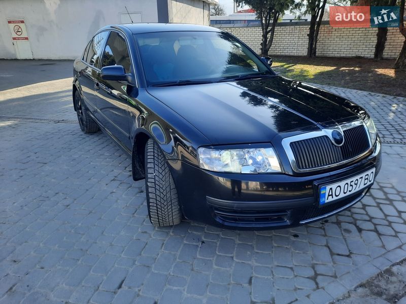 Лифтбек Skoda Superb 2006 в Рахове