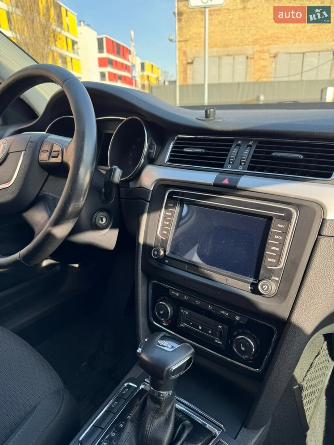 2010 Skoda Superb - мініатюра 27