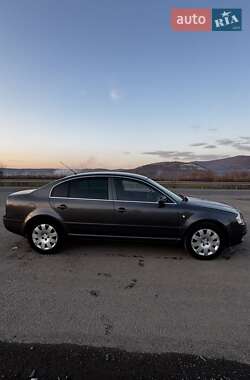 Лифтбек Skoda Superb 2004 в Виноградове